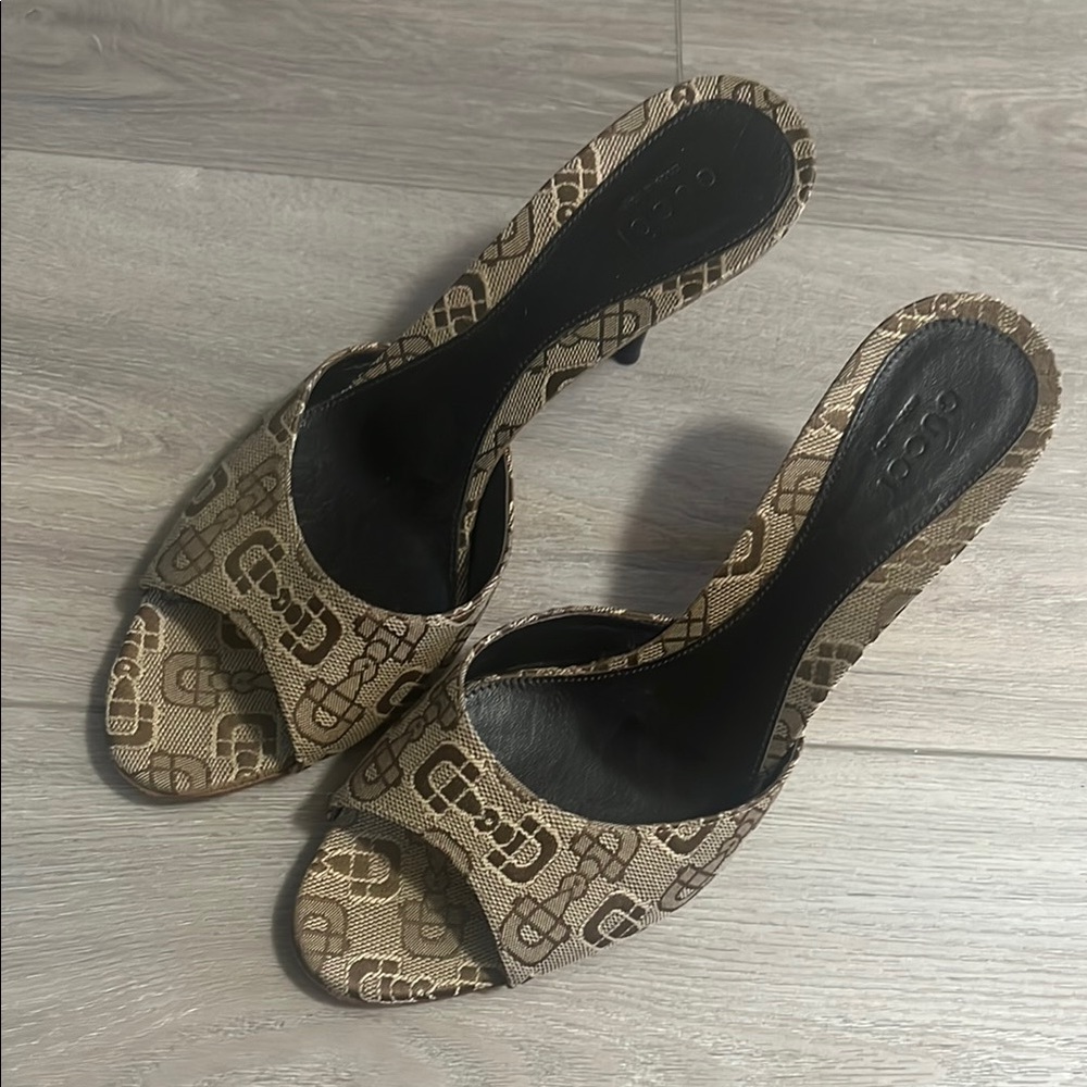 Gucci Tan and Black Women's Shoes